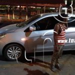 Mujer indigente resulta atropellada al cruzar la calle imprudentemente nicaragua