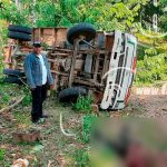 Cuatro lesionados y un muerto al volcarse un camión rutero en El Rama nicaragua