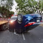 Conductora termina volcándose por manejar chateando nicaragua