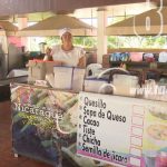Mujer nicaragüense saca adelante a su familia con venta de refrescos nicaragua