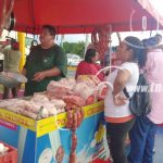 Familias de Nicaragua adquieren productos en la Feria del Pollo nicaragua