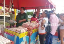 Familias de Nicaragua adquieren productos en la Feria del Pollo nicaragua