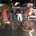 Motociclista agoniza al impactar con camioneta cargada con madera nicaragua
