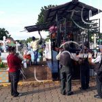 Familias visitan a sus deudos en cementerios de Managua nicaragua