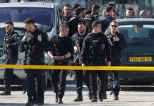 Abatido el autor de la toma de rehenes en el sur de Francia toma de rehenes en un supermercado en trebes