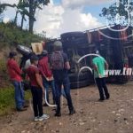 12 pasajeros resultaron lesionados tras vuelco de camión en Jinotega nicaragua