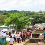 Blufileños visitan a sus seres queridos en el camposanto nicaragua