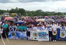 Tipitapa: Estudiantes desfilan en celebración a la patria nicaragua