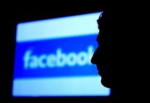 Facebook presenta una patente para espiarte por el micrófono del móvil