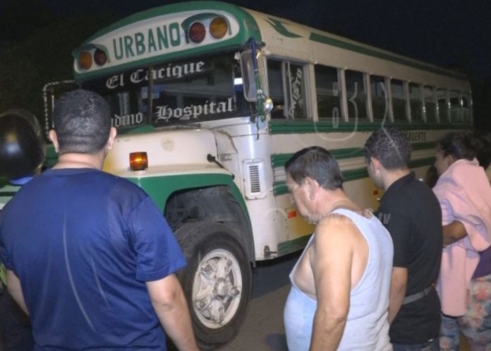 10_NmD5gsE Motociclista resulta con fracturas