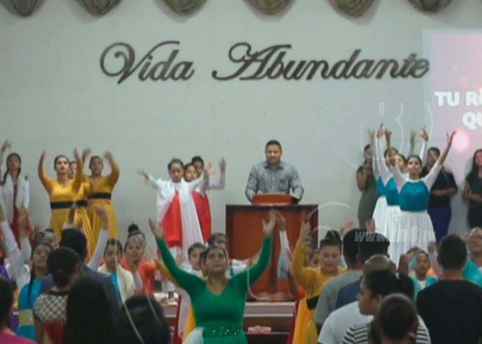 celebran 449 aniversario de la biblia