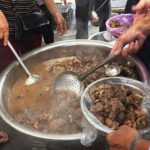 piden fin del festival anual de carne de perro