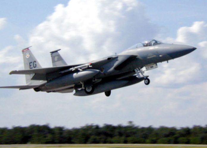 trabajador de aerolinea roba avion