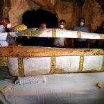 Descubren una momia egipcia con un raro caparazón de barro ciencia