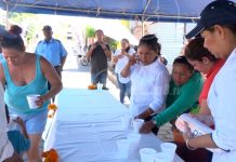 Dirialeños conmemoran Día de Los Difuntos con un vaso de Atol de Animas