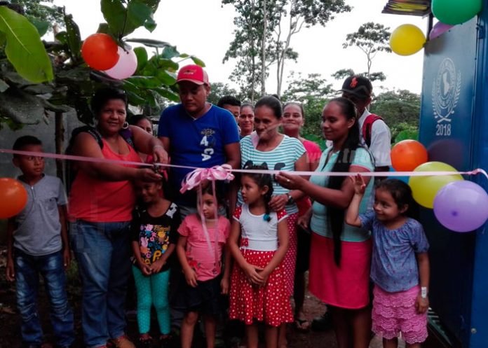 Inauguran proyecto de letrinas