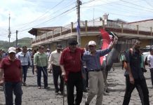 Adultos mayores recorren las principales calles de Boaco