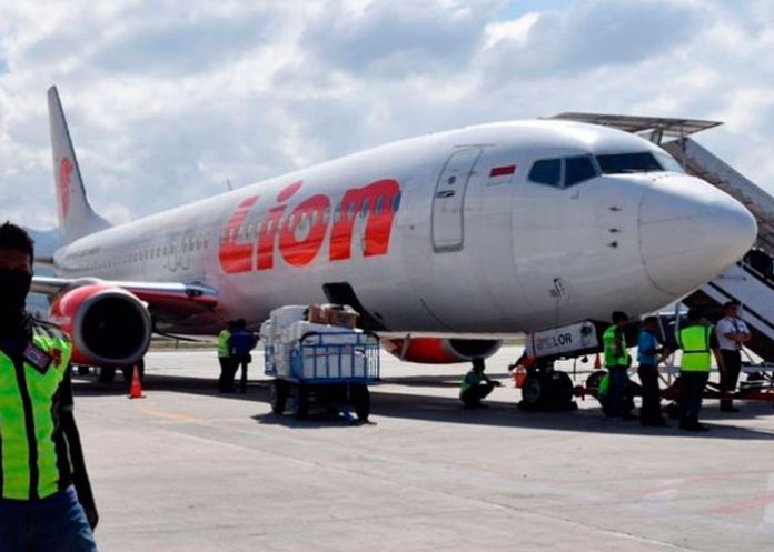 buzos que busca el Lion Air