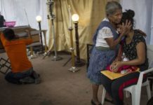 Se acelera identificación de víctimas de volcán en Guatemala se acelera