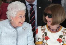 La foto de la reina Isabel II y Anna Wintour pasará a la historia de la moda reino unido