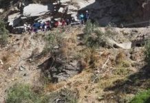 Perú: Minivan cae a abismo y deja a seis personas muertas peru