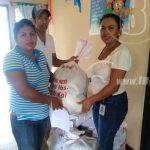 Entregan paquetes alimenticios a protagonistas de partos múltiples nicaragua