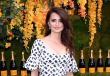 El desliz de Penélope Cruz en un campo de fútbol que se ha hecho viral italia