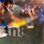 Motociclista termina lesionado tras impactar contra un taxi en Managua nicaragua
