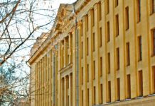 Arde en llamas el Archivo de Literatura y Arte en Moscú rusia