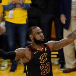 Expulsan a cuatro aficionados de un partido tras un altercado con LeBron James expulsan