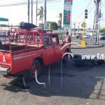 Managua: Impactan a motociclista que esperaba cambio de luz de semáforo managua