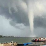 ¡Sorprendente! Tromba marina sorprende a un poblado mexicano (VIDEOS) mexico