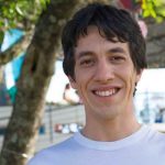 Joven sacerdote atraca tienda en Brasil con pistola falsa brasil