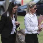 Acusan a mujer de abandonar a 6 niños con un cadáver en EE.UU. estados unidos