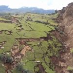 Tierra se parte por falla geológica y causa pánico en Perú (VIDEO) tierra partida en cusco