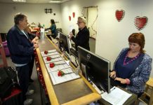 Aeropuerto concede licencias de matrimonio para novios con prisa en Las Vegas estados unidos