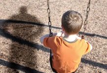 EE.UU.: Hallan a niño muerto en un motel atado con grilletes estados unidos