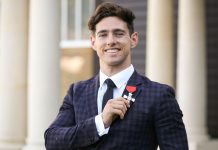 Liam Malone de hombre biónico a modelo nueva zelanda