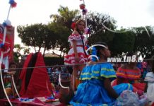 Candidatas a reinas de Nandaime realizan el desfiles de carrozas nandaime