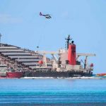 Se parte en dos buque que vertió petróleo en aguas de Mauricio ecologia