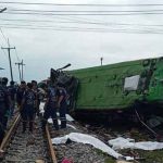 Tailandia: Choque entre autobús y tren deja 18 muertos tailandia