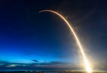 SpaceX lanza cohete con robot para estación espacial