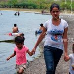 Familias disfrutan del domingo en la laguna de Xiloá nicaragua