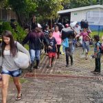 Familias retornan poco a poco a sus hogares luego de huracanes en Nicaragua nicaragua