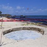Socavón sorprende a residentes y extranjeros en playa del caribe mexicano socavon