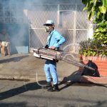 Fumigación llega al barrio Domitila Lugo para evitar enfermedades nicaragua