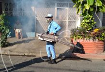 Fumigación llega al barrio Domitila Lugo para evitar enfermedades nicaragua
