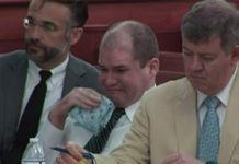 Hombre que mató a sus 5 hijos se echa a llorar tras su sentencia timothy jones jr