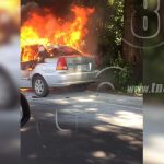 Vehículo toma fuego en el km 22 de la carretera Masaya a Managua nicaragua