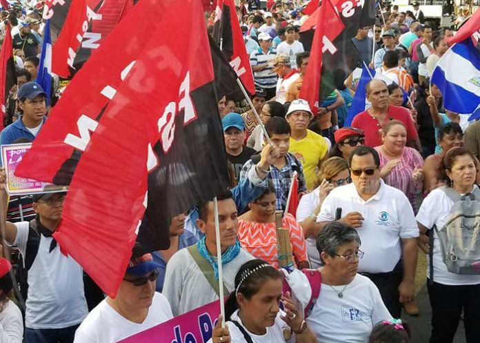 celebran dia de la dignidad nacional